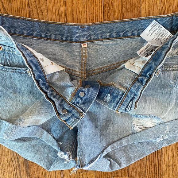 Levi’s Custom Roll Hem Shorts - Picture 4 of 4